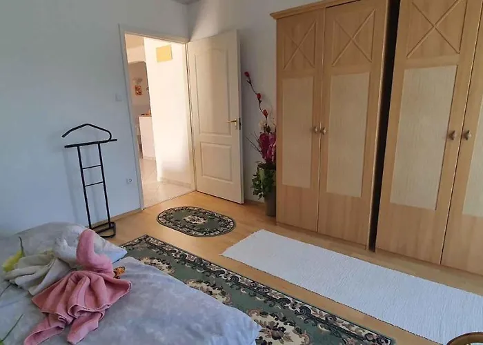 In 43404 アパート *